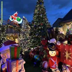 Christmas Light display at  25 Exeter Street, Hadfield