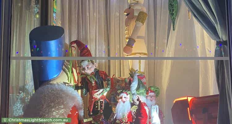 Christmas Light display at 25 Exeter Street, Hadfield