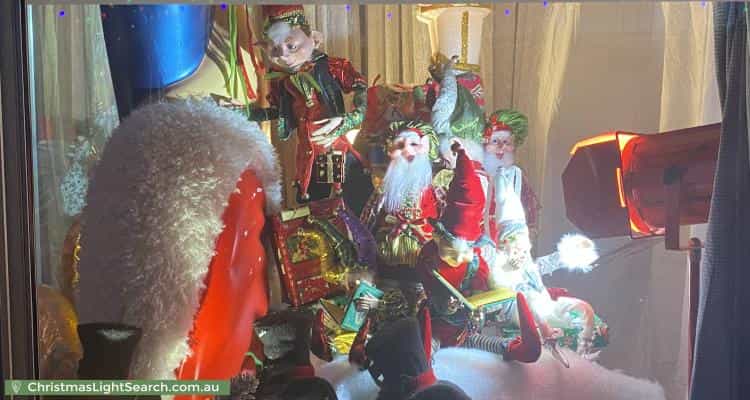 Christmas Light display at 25 Exeter Street, Hadfield