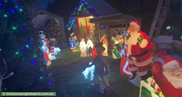 Christmas Light display at 25 Exeter Street, Hadfield