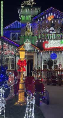 Christmas Light display at 5 Molesworth Street, Coburg