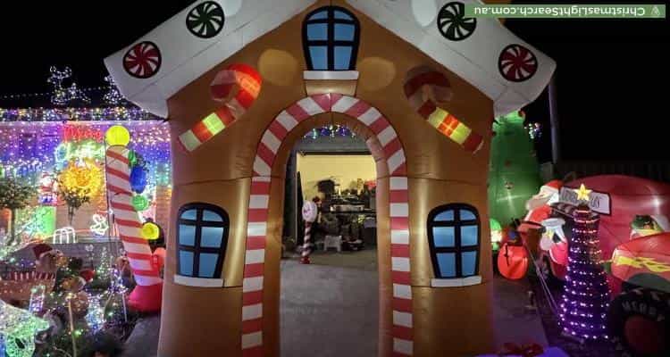 Christmas Light display at 14 Percy Begg Circuit, Dunlop