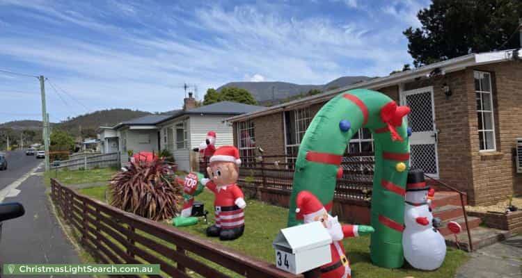 Christmas Light display at 34 Barossa Road, Glenorchy