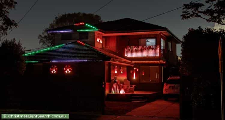 Christmas Light display at 33 Baxter Avenue, Chelsea