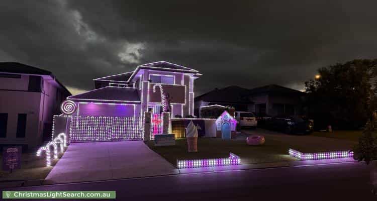 Christmas Light display at 5 Peacock Street, Doolandella