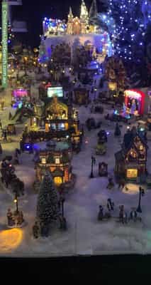 Christmas Light display at 27 Nightingale Crescent, Cameron Park