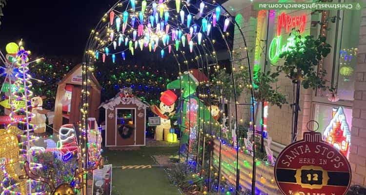 Christmas Light display at 14 Percy Begg Circuit, Dunlop
