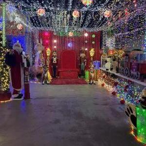 Christmas Light display at 124 Karne Street North, Roselands