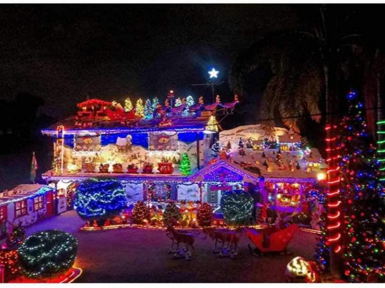 Cherished Quakers Hill Christmas Lights Display Comes to an End After 31 Years